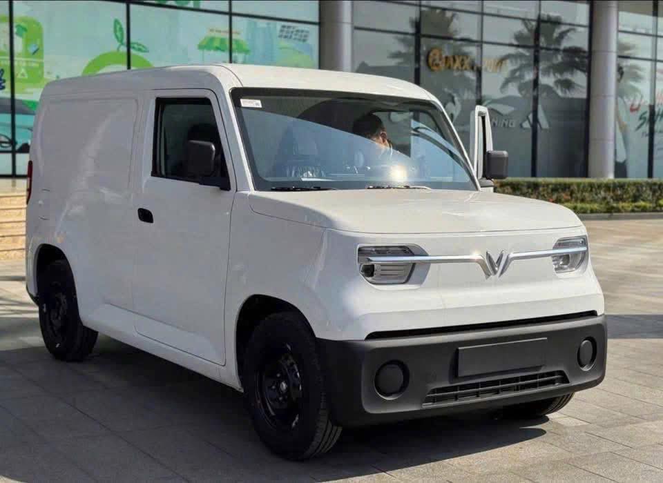 Xe Vinfast EC VAN tại Vinfast Thăng Long