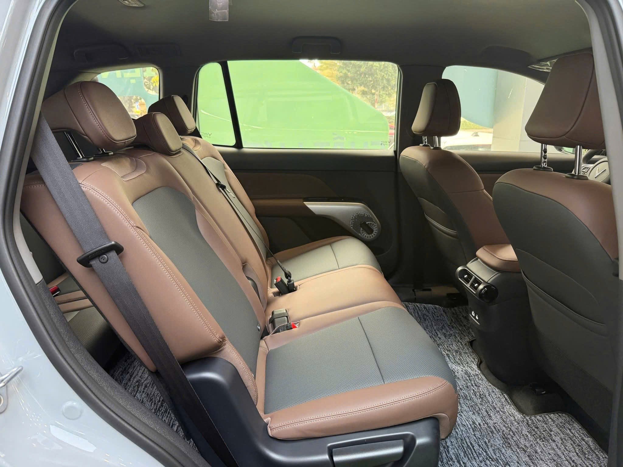 Nội thất bên trong xe Vinfast VF MPV 7 tại Vinfast Thăng Long