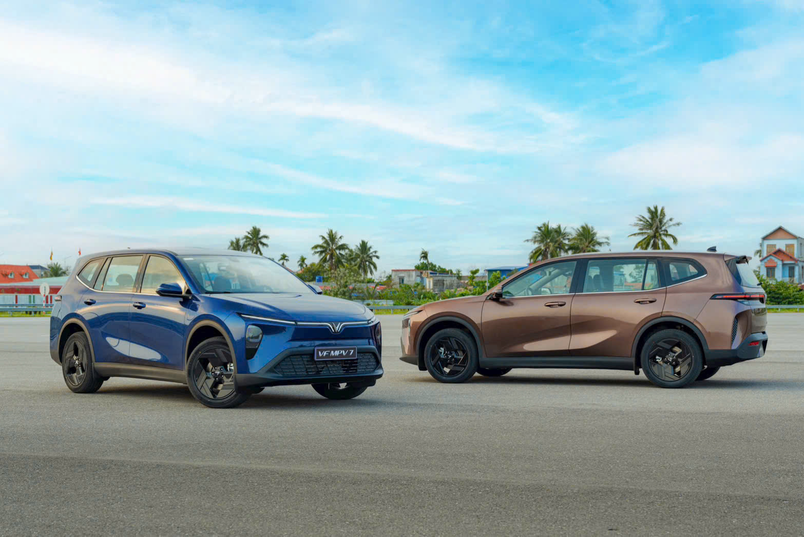 Xe Vinfast VF MPV 7 tại Vinfast Thăng Long