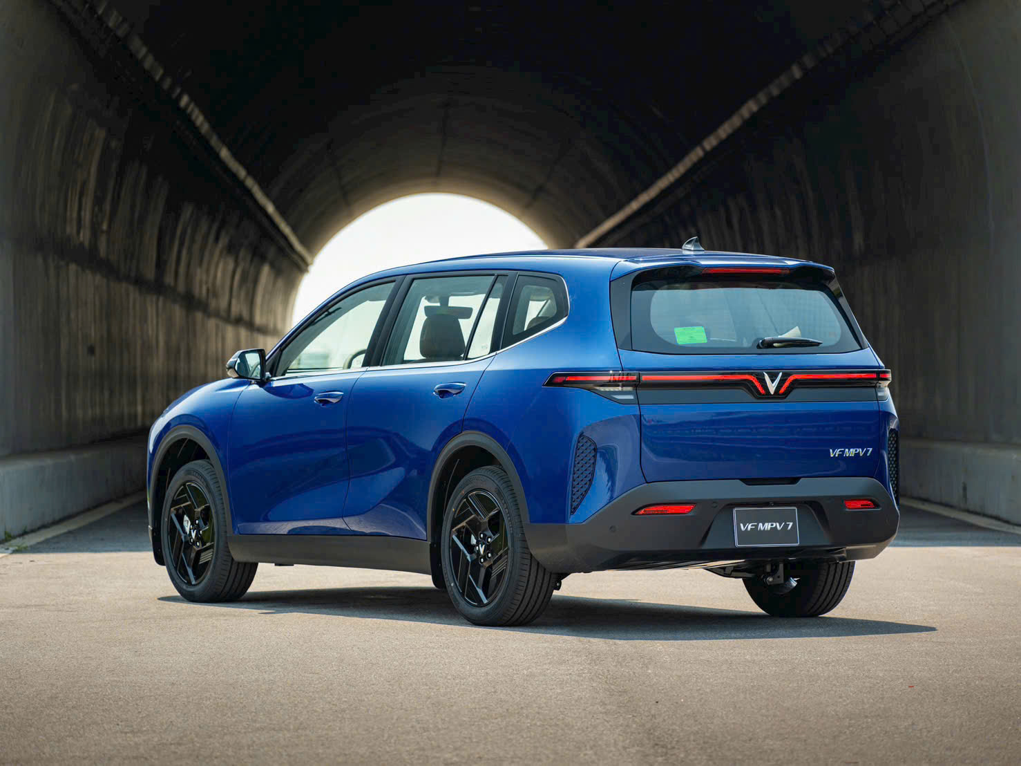 Xe Vinfast VF MPV 7 tại Vinfast Thăng Long