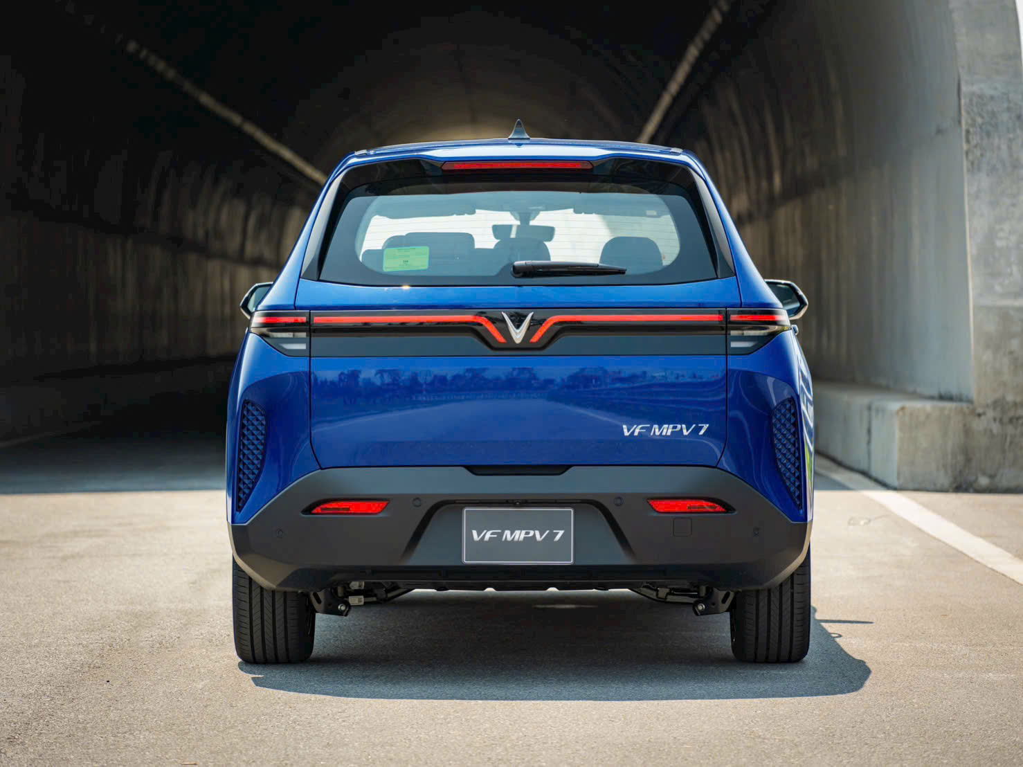 Xe Vinfast VF MPV 7 tại Vinfast Thăng Long