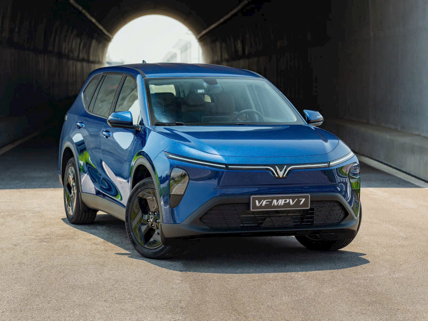 Xe Vinfast VF MPV 7 tại Vinfast Thăng Long