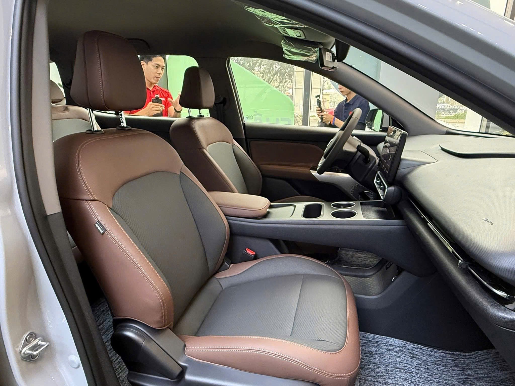 Nội thất bên trong xe Vinfast VF MPV 7 tại Vinfast Thăng Long