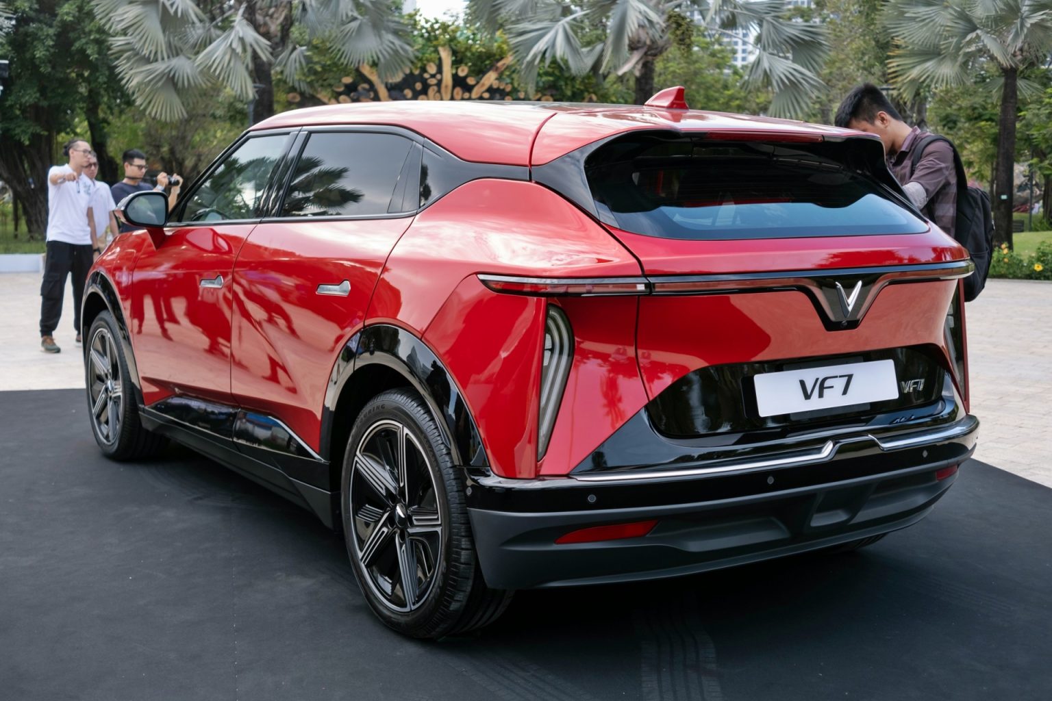 Xe Vinfast VF 7 tại Vinfast Thăng Long
