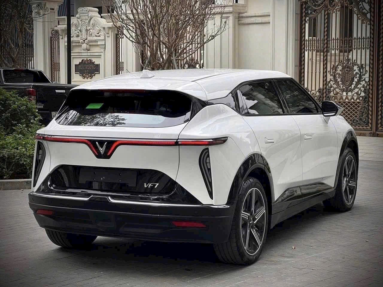 Xe Vinfast VF 7 tại Vinfast Thăng Long