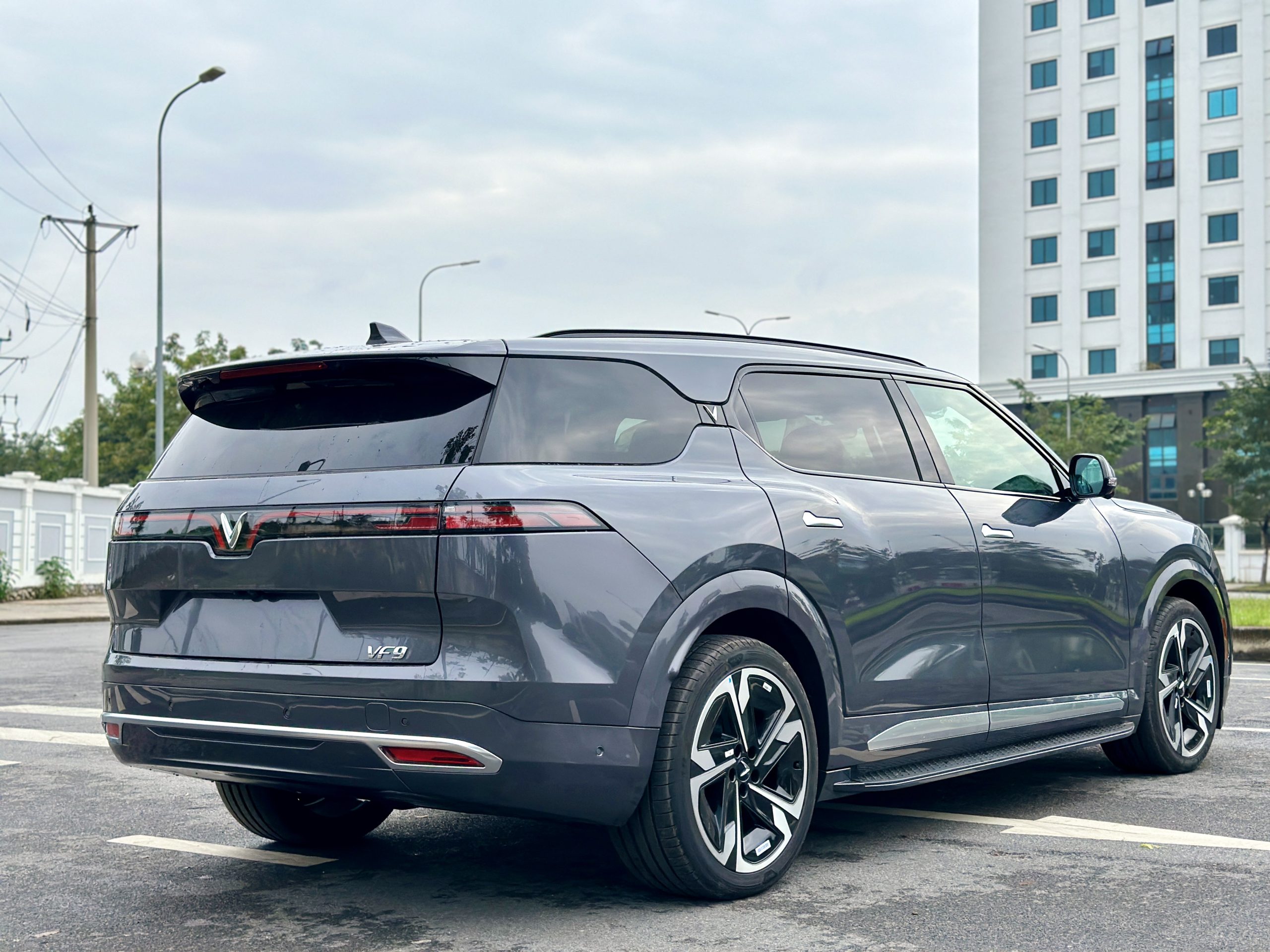 Xe Vinfast VF 9 tại Vinfast Thăng Long